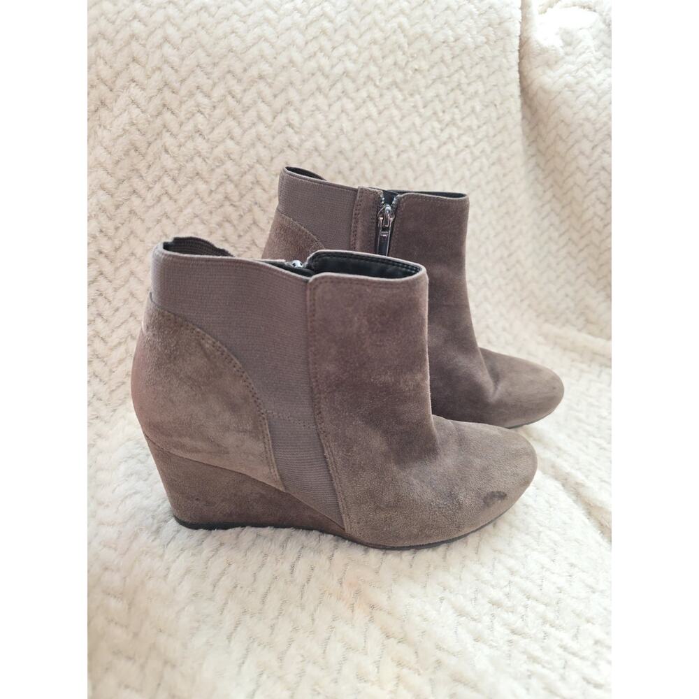Clarks Womens 7.5 M Rosepoint Bell Side Zip Wedge Ankle‎ Bootie BrownGrey Suede